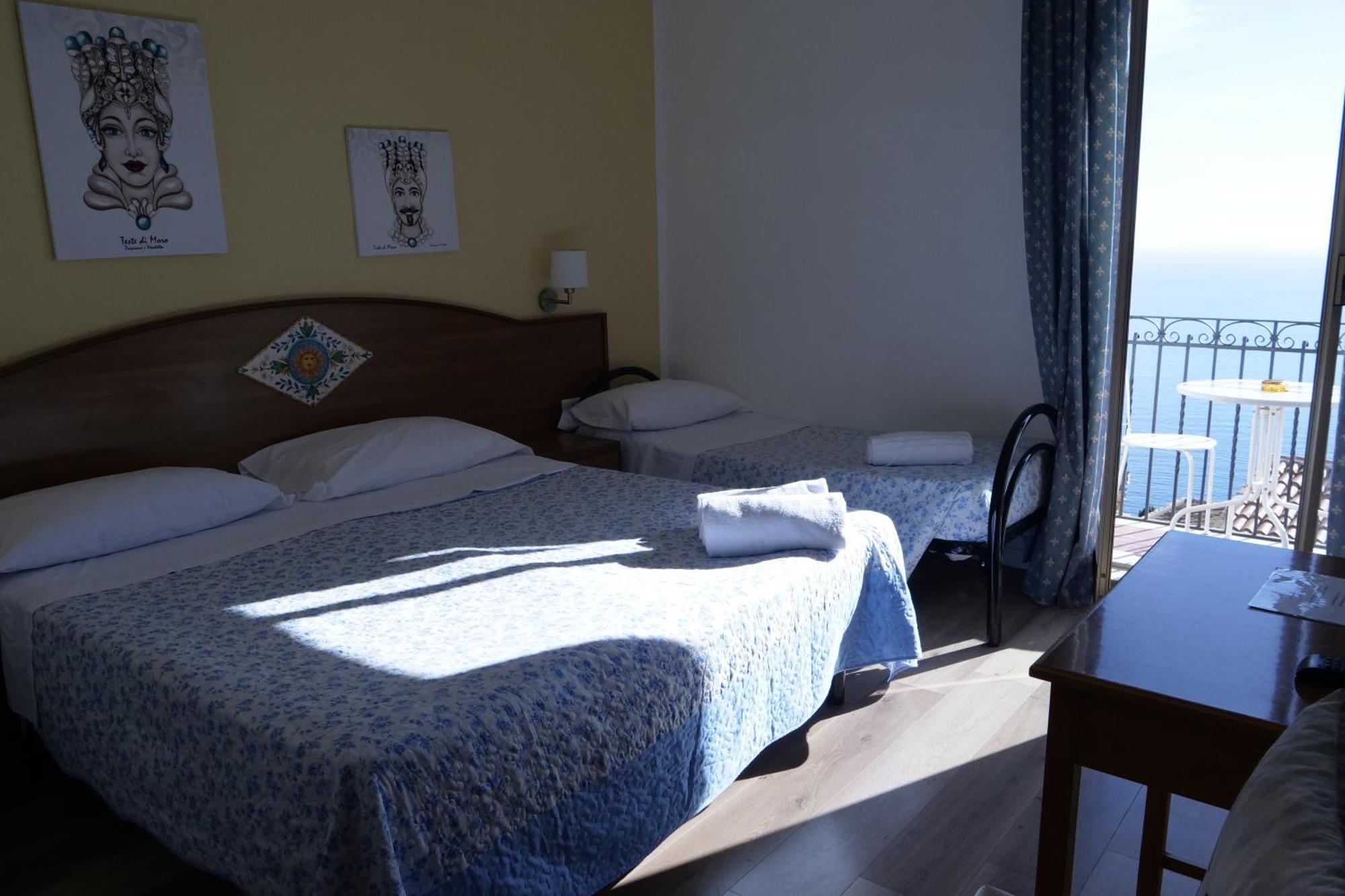 Hotel Elios Tao Taormina Exteriör bild
